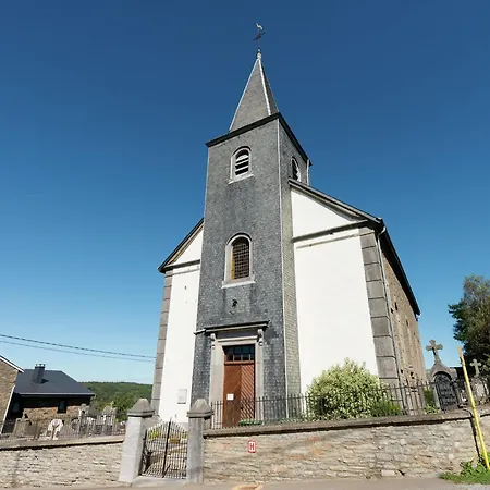 Dom wakacyjny Situated At The Edge Of The Woods, Cleaning Included